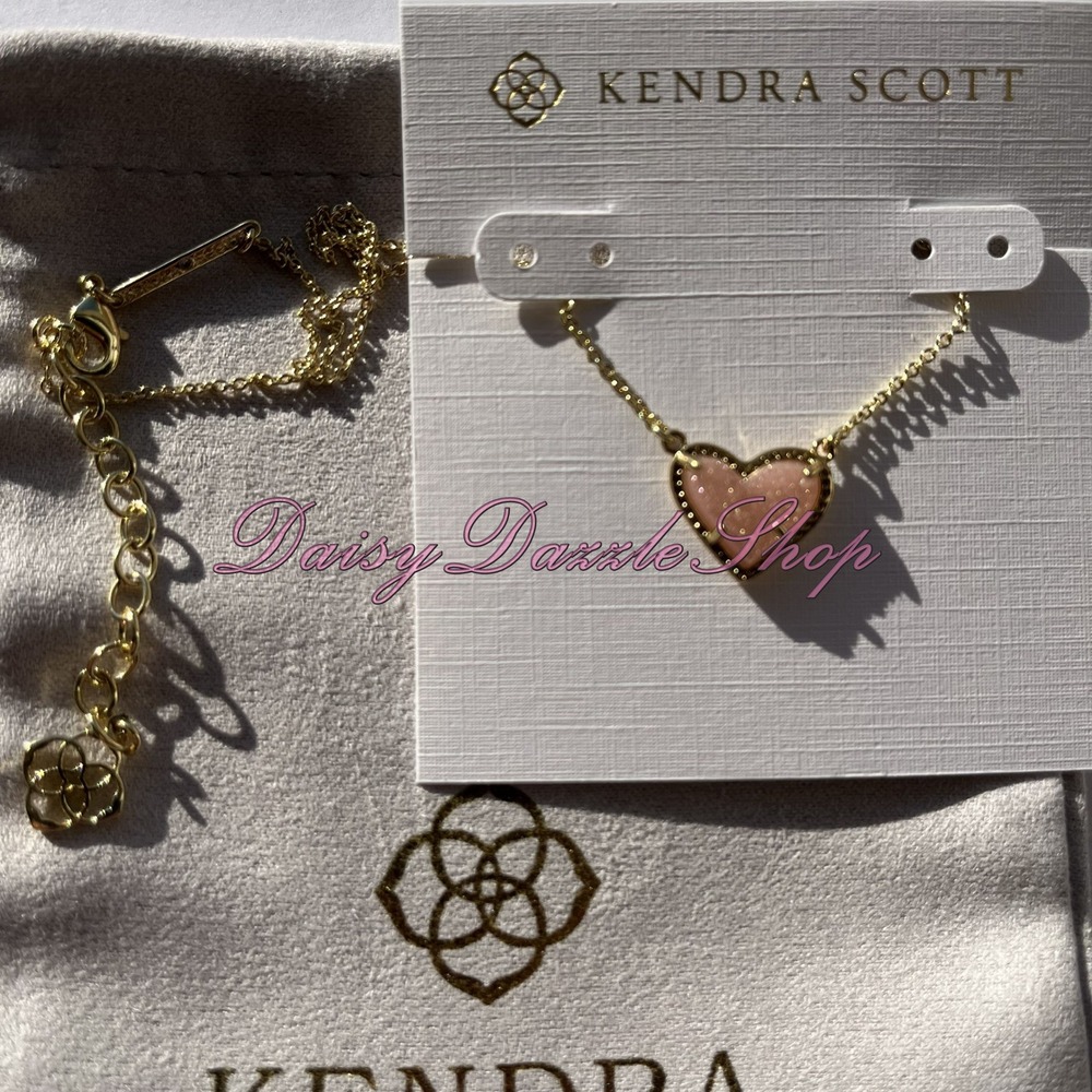 ✨New Kendra‎ Scott Ari Heart Gold Necklace in Pink Drusy